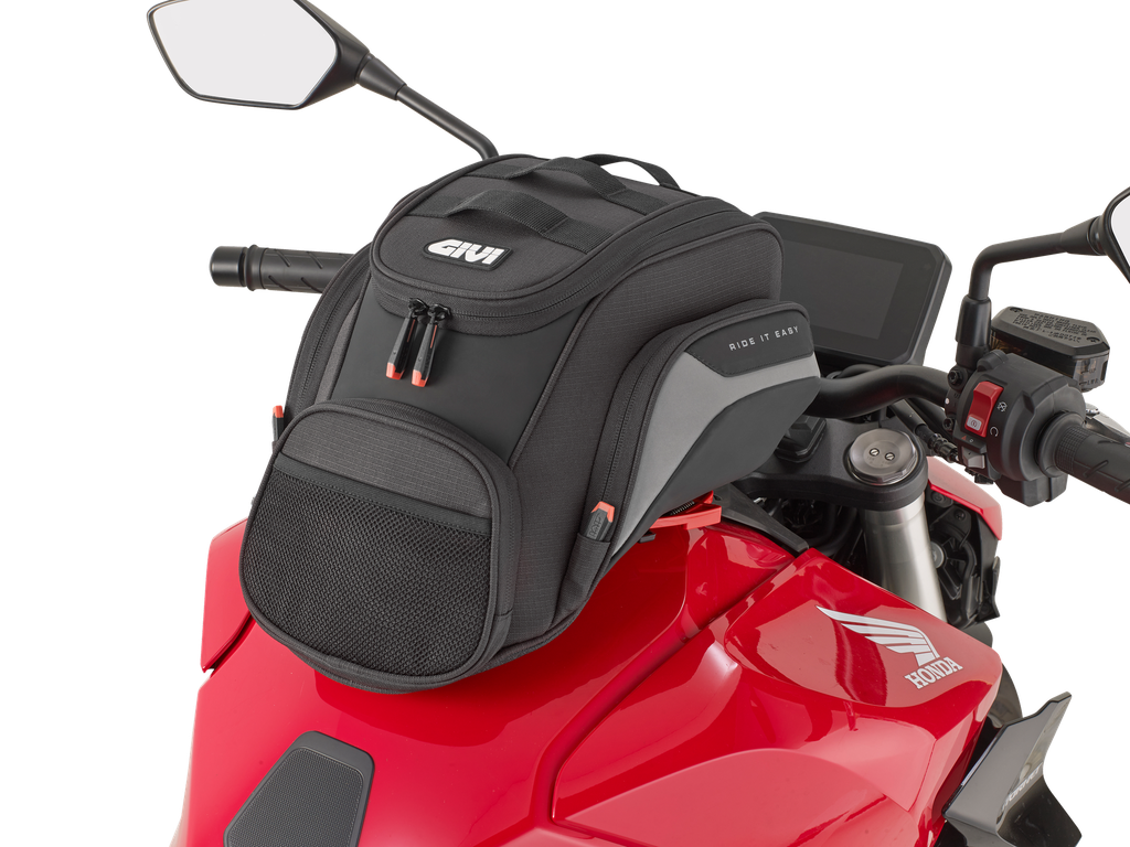 EASY05_tanklock-tank-bag_mounted-on_givi_honda-cb1000hornet-25_2128x1600.png