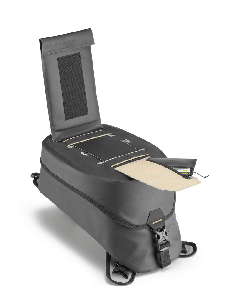 GRT728_open-pocket_2128x1600.png