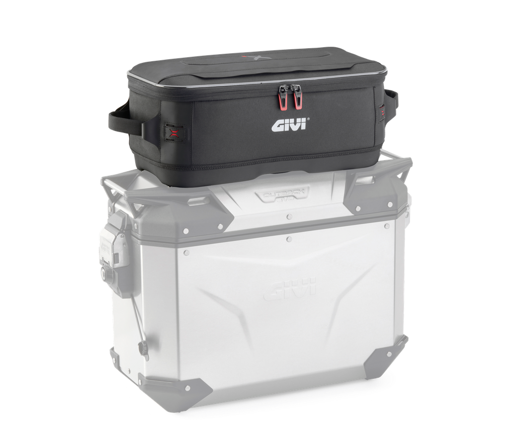 XL10_cargo-bag_mounted-on_givi_obkev_2128x1600.png
