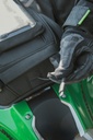 EASY01_tanklock-tank-bag_ambient_012_givi_kawasaki-z900-25.jpg