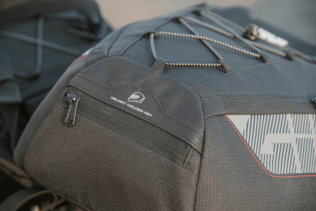 Easy-T EASY13 — detalle bolsillo y red porta casco